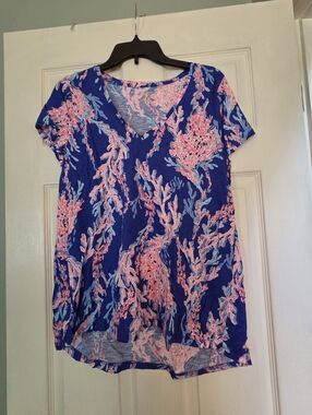 EUC Lilly Pulitzer Etta Top Coral Print, Size Medium. Borealis Blue Sway On Over